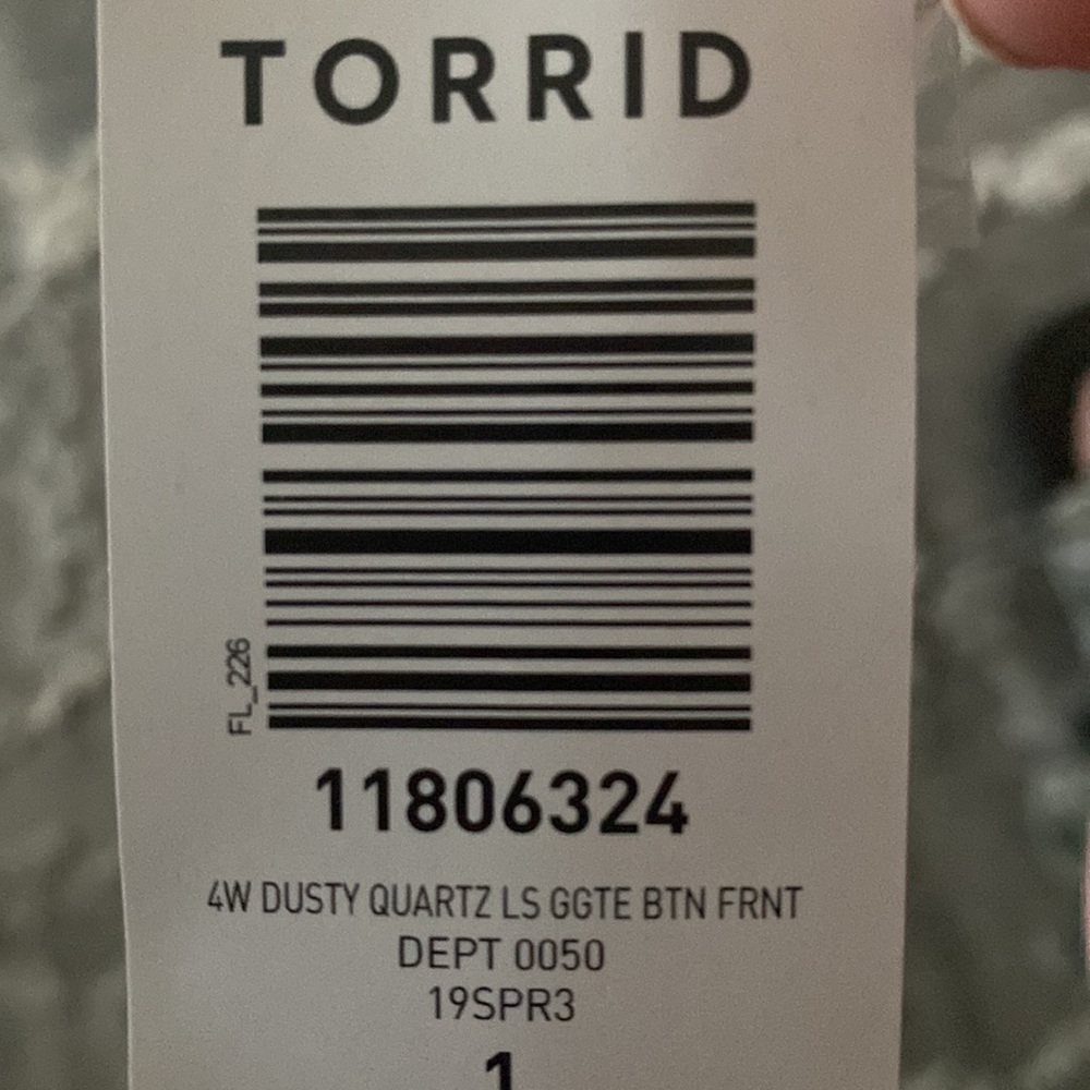 2 Torrid Tops - Picture 3 of 5